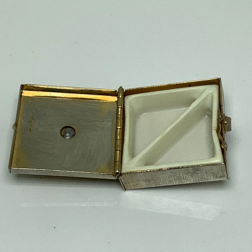 N/A vintage gold